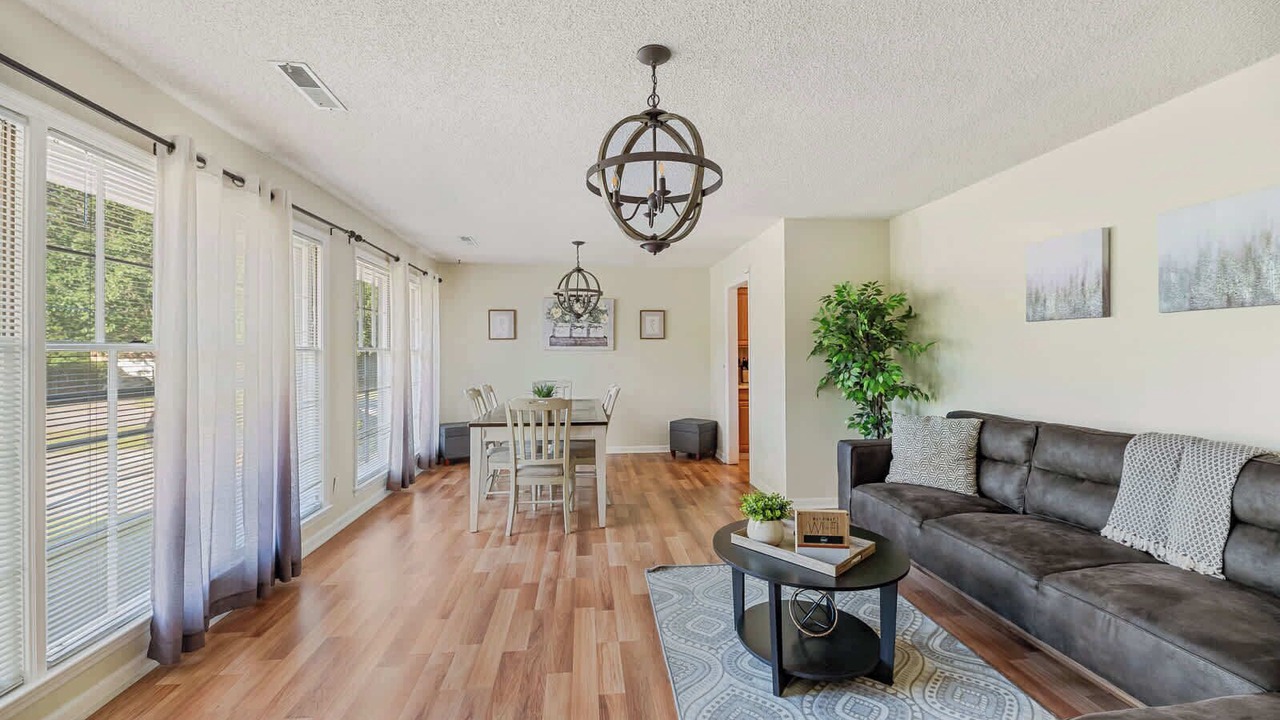 Photo of Livingroom in Ladson