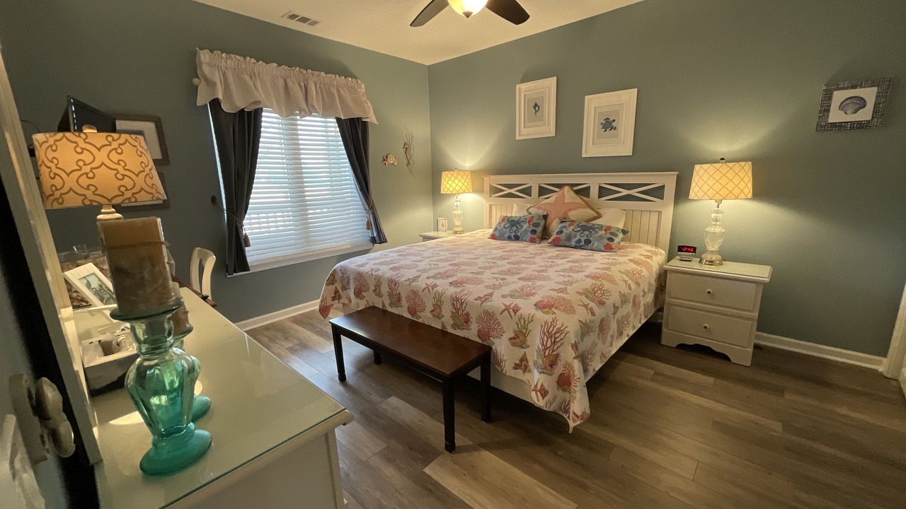 Photo of Bedroom in Arcadian Shores