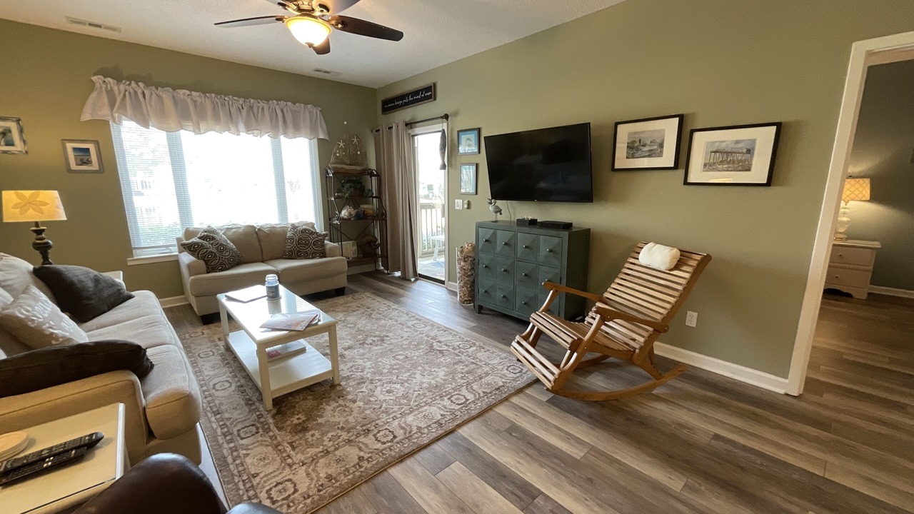 Photo of Livingroom in Arcadian Shores