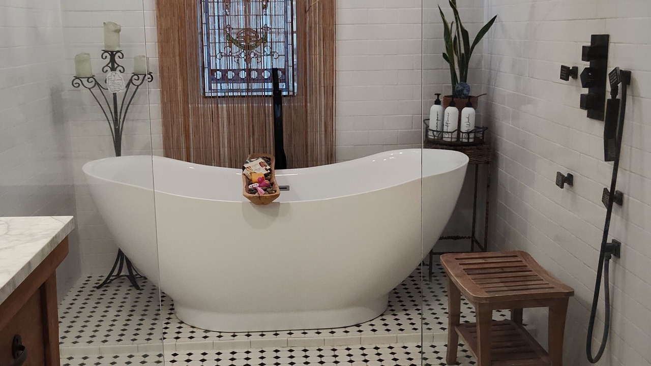 Photo of Bathroom in Melrose on the Beach