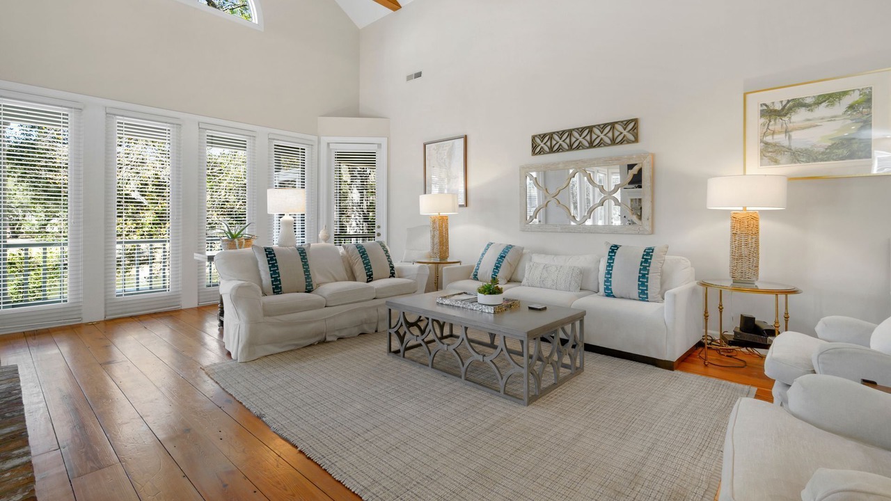 Photo of Livingroom in Debordieu Colony