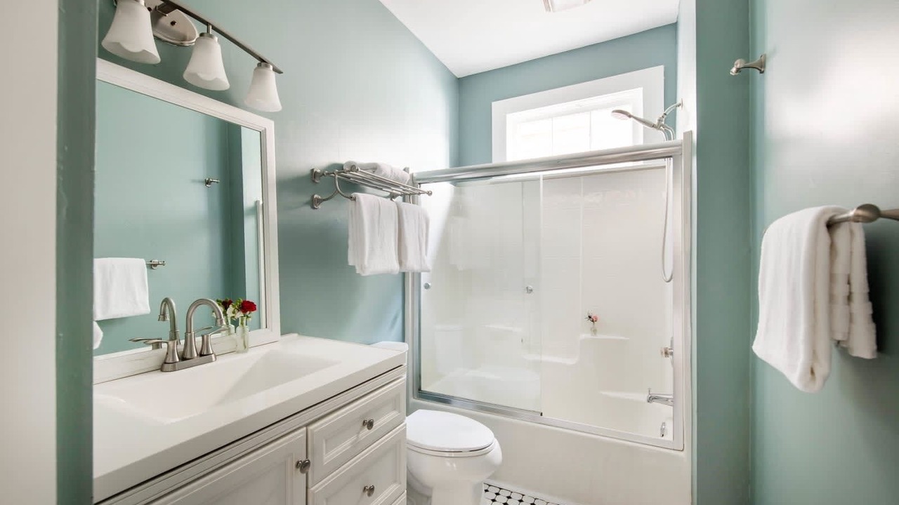 Photo of Bathroom in Cannonborough Elliotborough