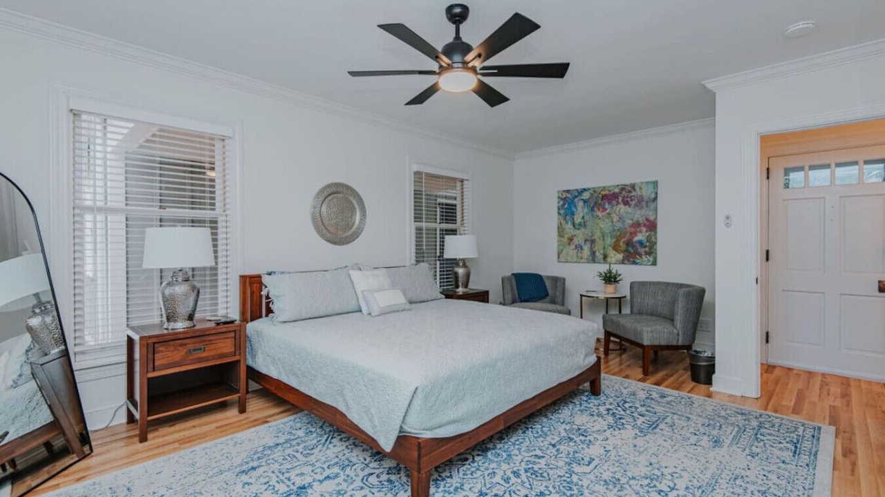 Photo of Bedroom in Old Irving Park