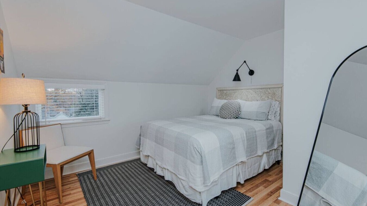 Photo of Bedroom in Old Irving Park