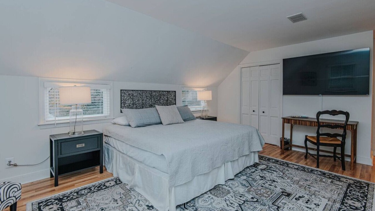 Photo of Bedroom in Old Irving Park