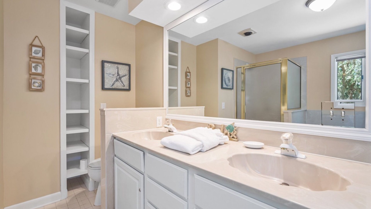 Photo of Bathroom in Blue Heron Lake