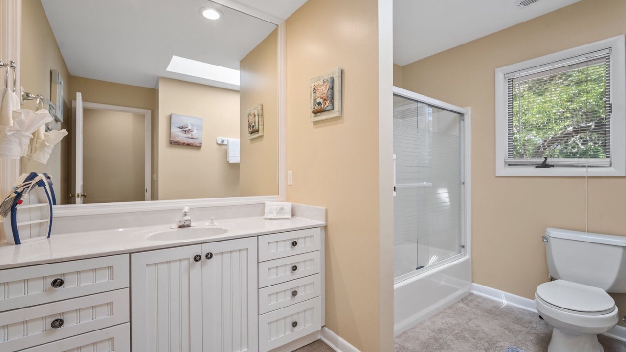 Photo of Bathroom in Blue Heron Lake