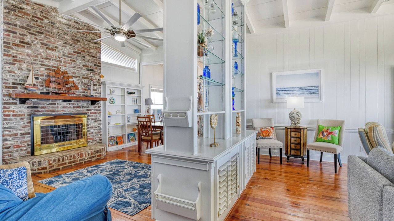 Photo of Livingroom in Long Bay Estates
