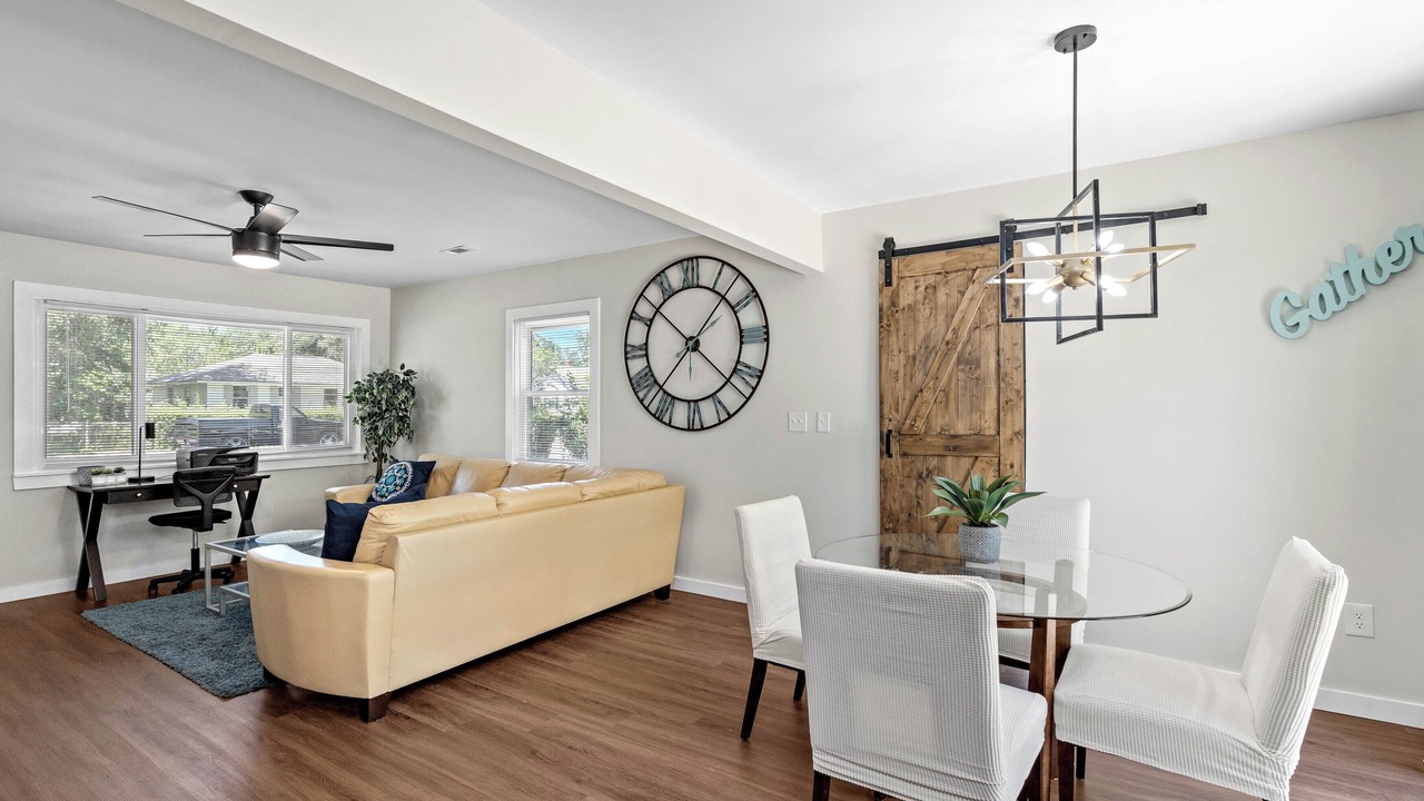 Photo of Livingroom in Polk Village