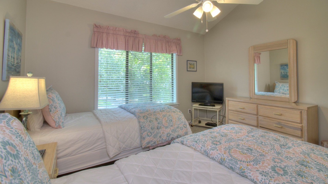 Photo of Bedroom in Arcadian Shores