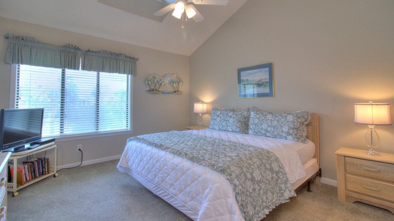 Photo of Bedroom in Arcadian Shores