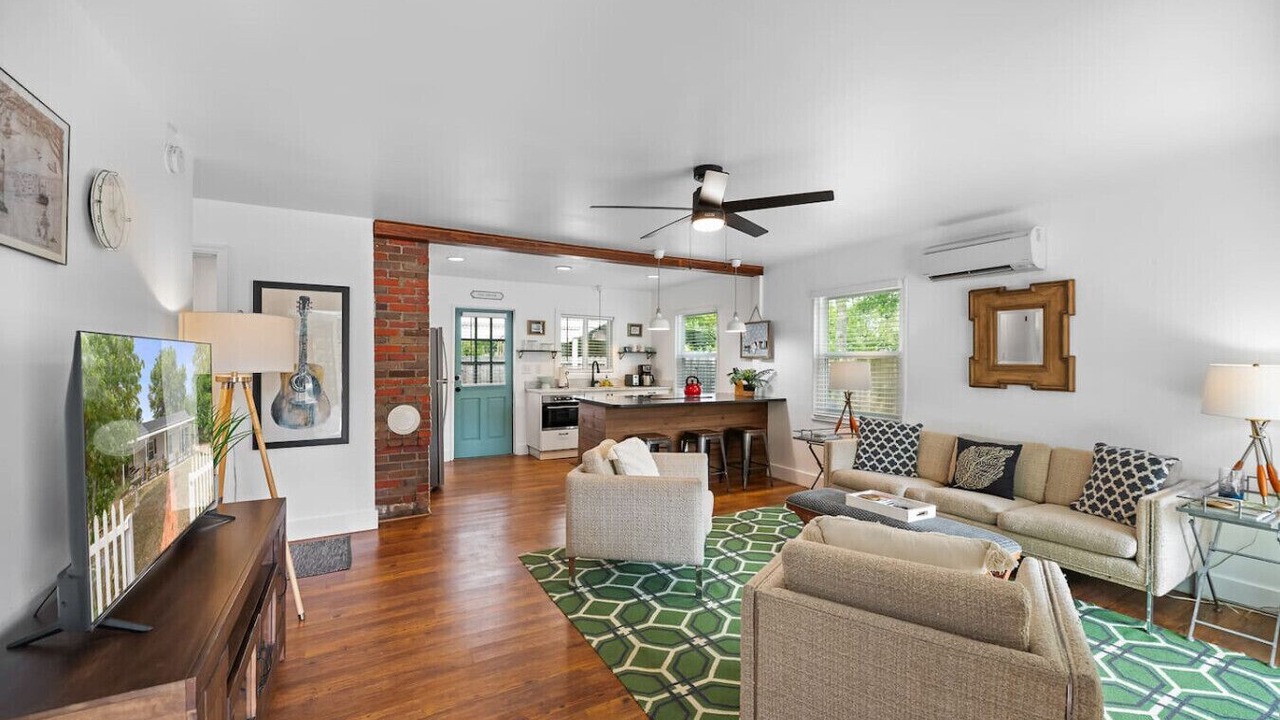 Photo of Livingroom in Mount Pleasant