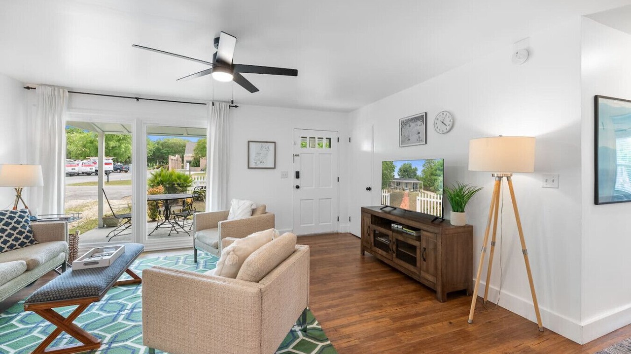 Photo of Livingroom in Mount Pleasant