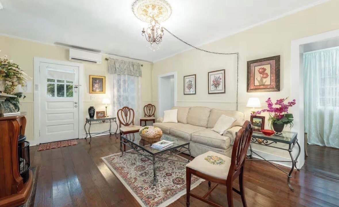 Photo of Livingroom in Harleston Village