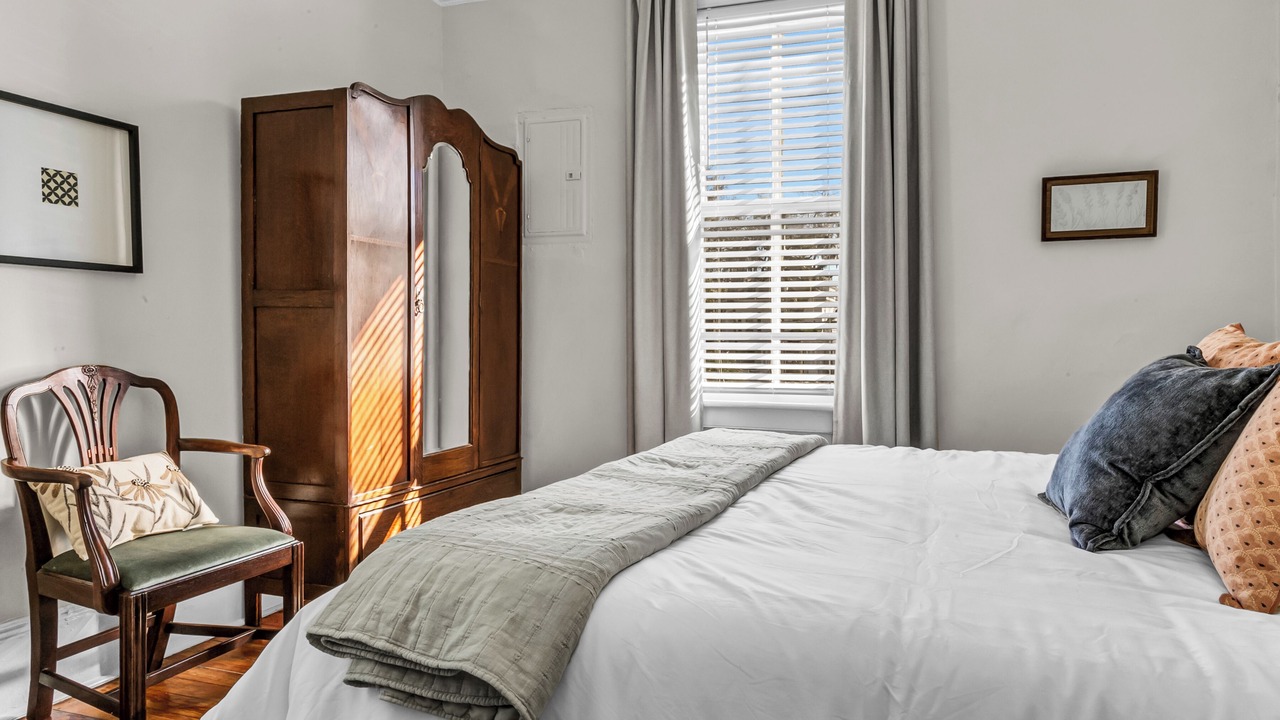 Photo of Bedroom in Metropolitan