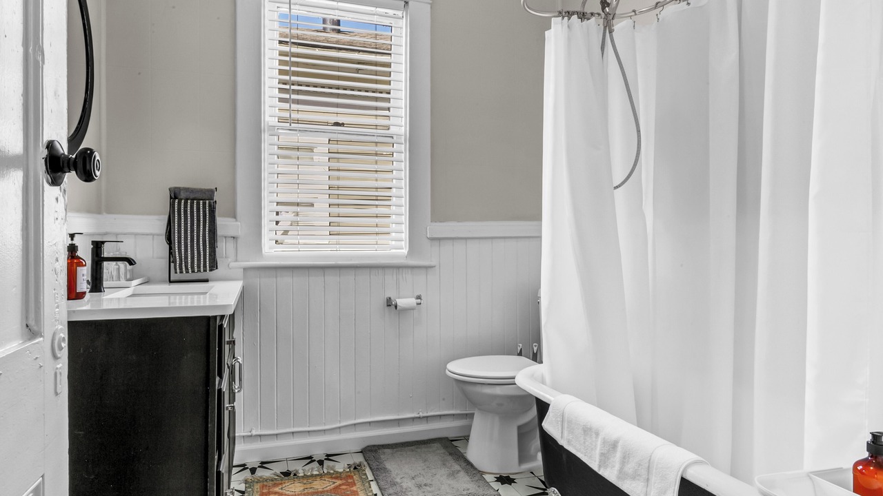Photo of Bathroom in Metropolitan