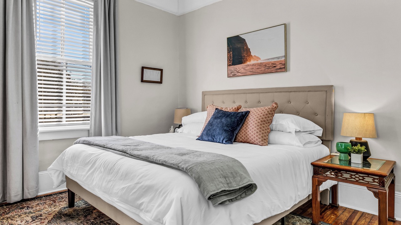 Photo of Bedroom in Metropolitan