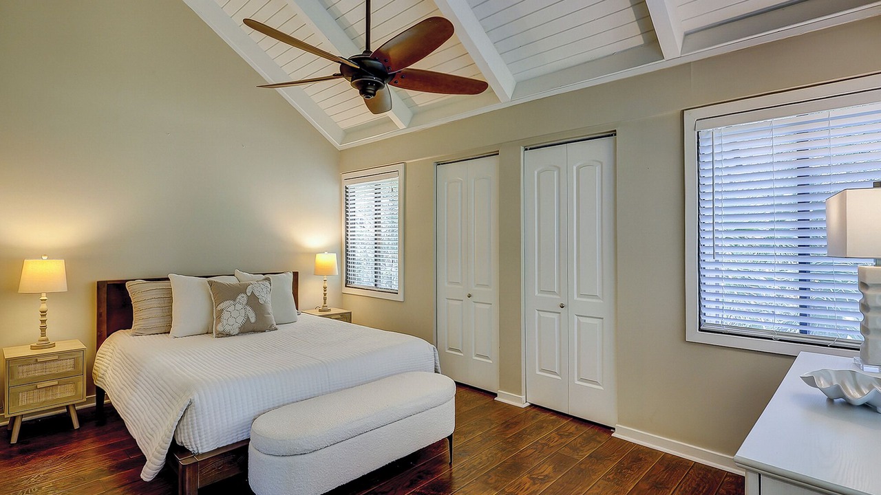Photo of Bedroom in Night Heron