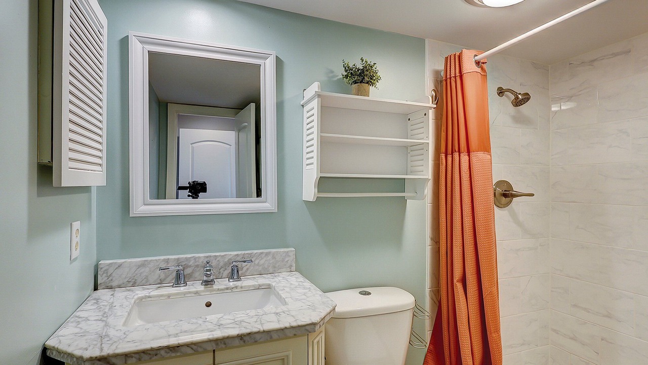 Photo of Bathroom in Night Heron