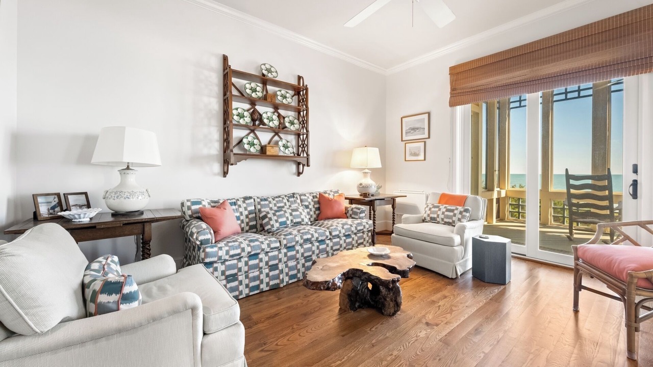 Photo of Livingroom in Debordieu Colony