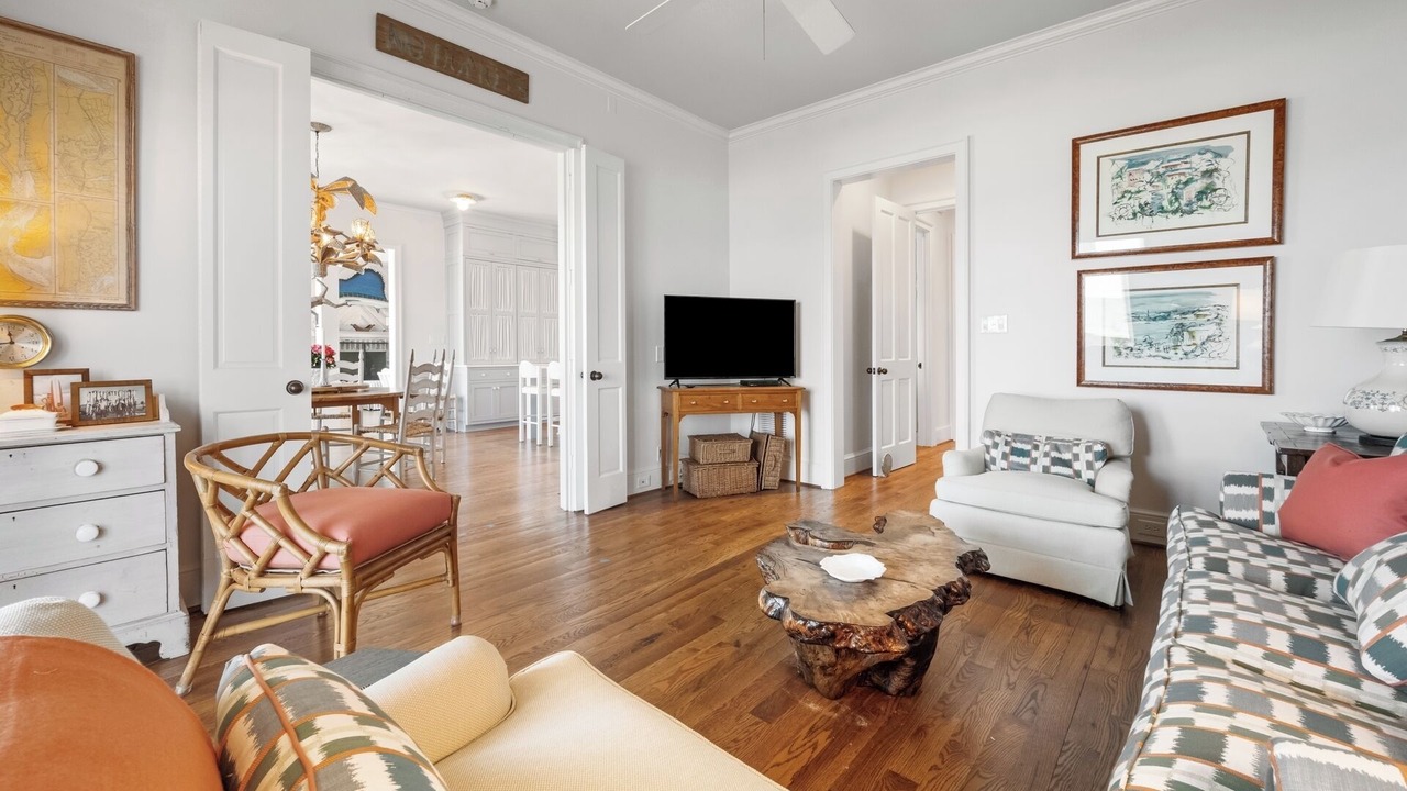 Photo of Livingroom in Debordieu Colony