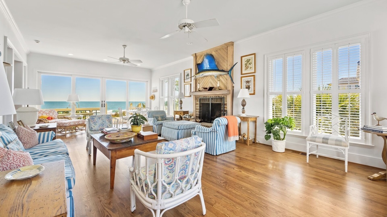 Photo of Livingroom in Debordieu Colony