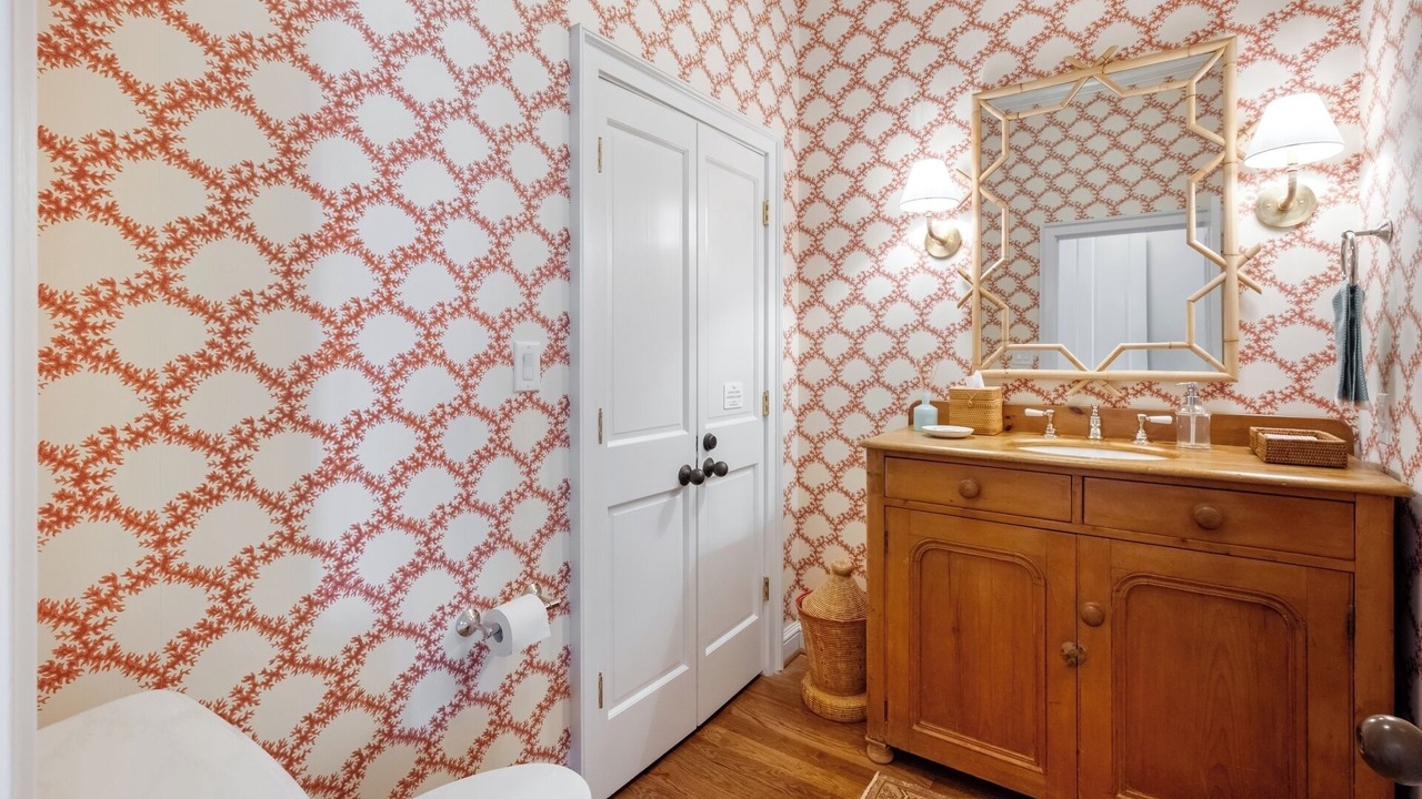 Photo of Bathroom in Debordieu Colony