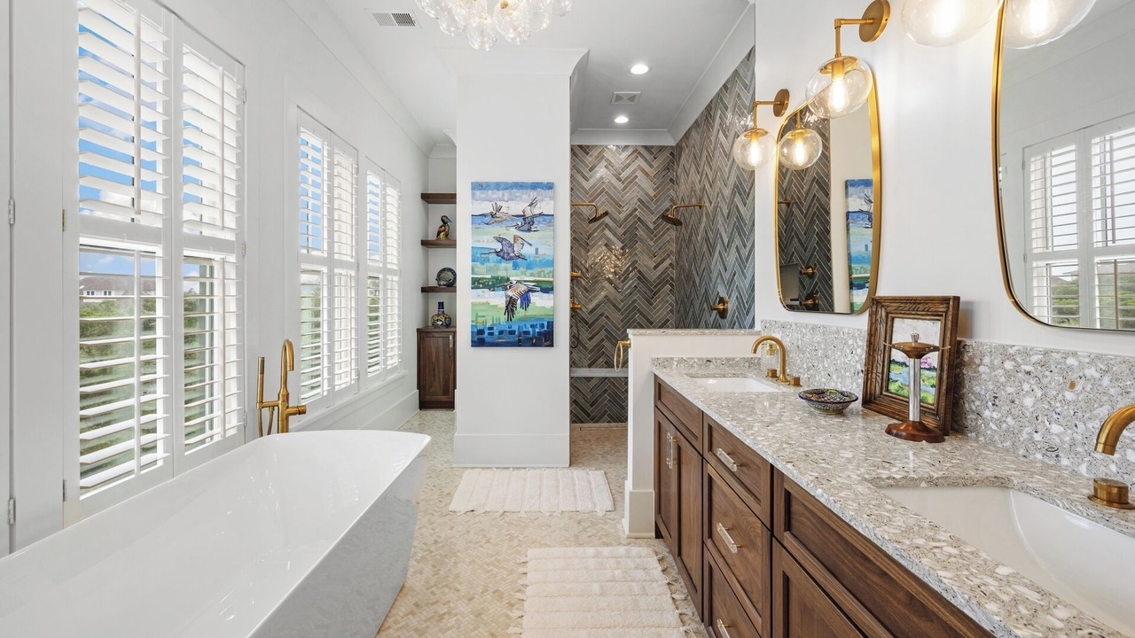 Photo of Bathroom in Debordieu Colony