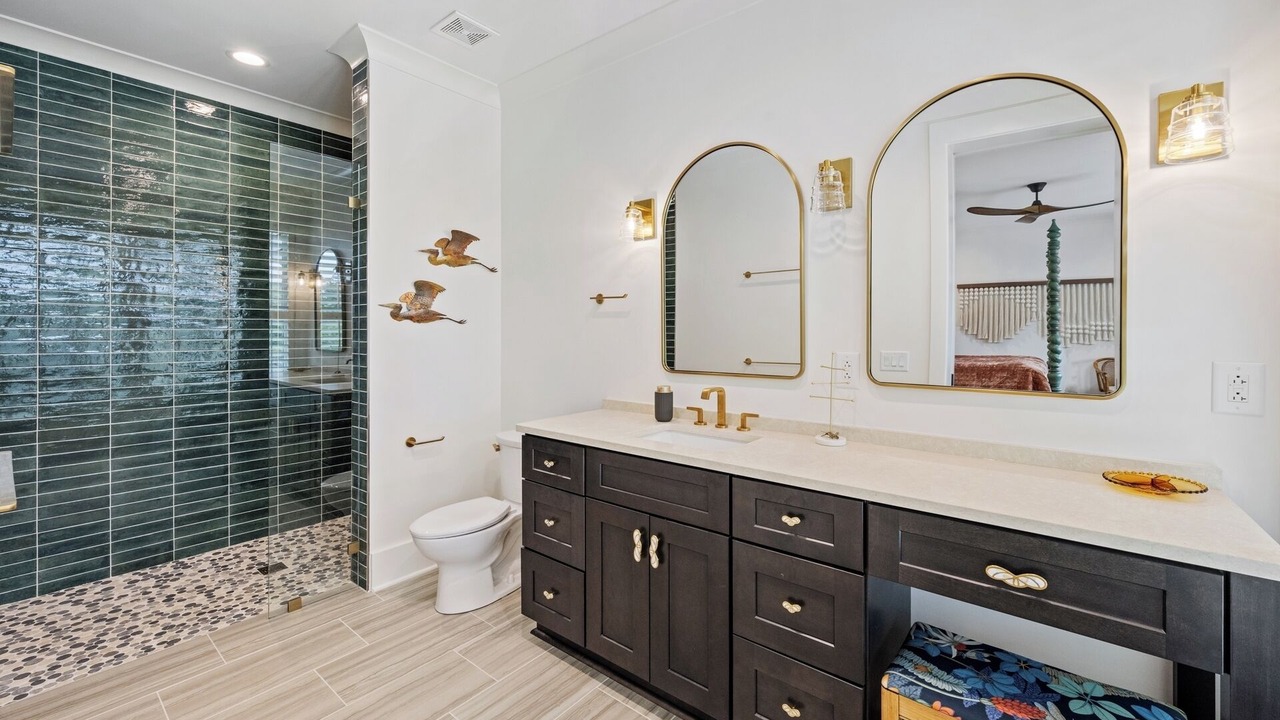 Photo of Bathroom in Debordieu Colony