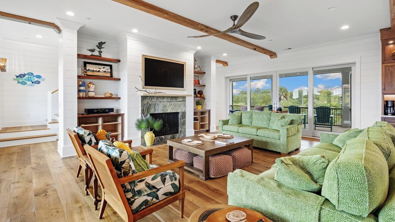 Photo of Livingroom in Debordieu Colony