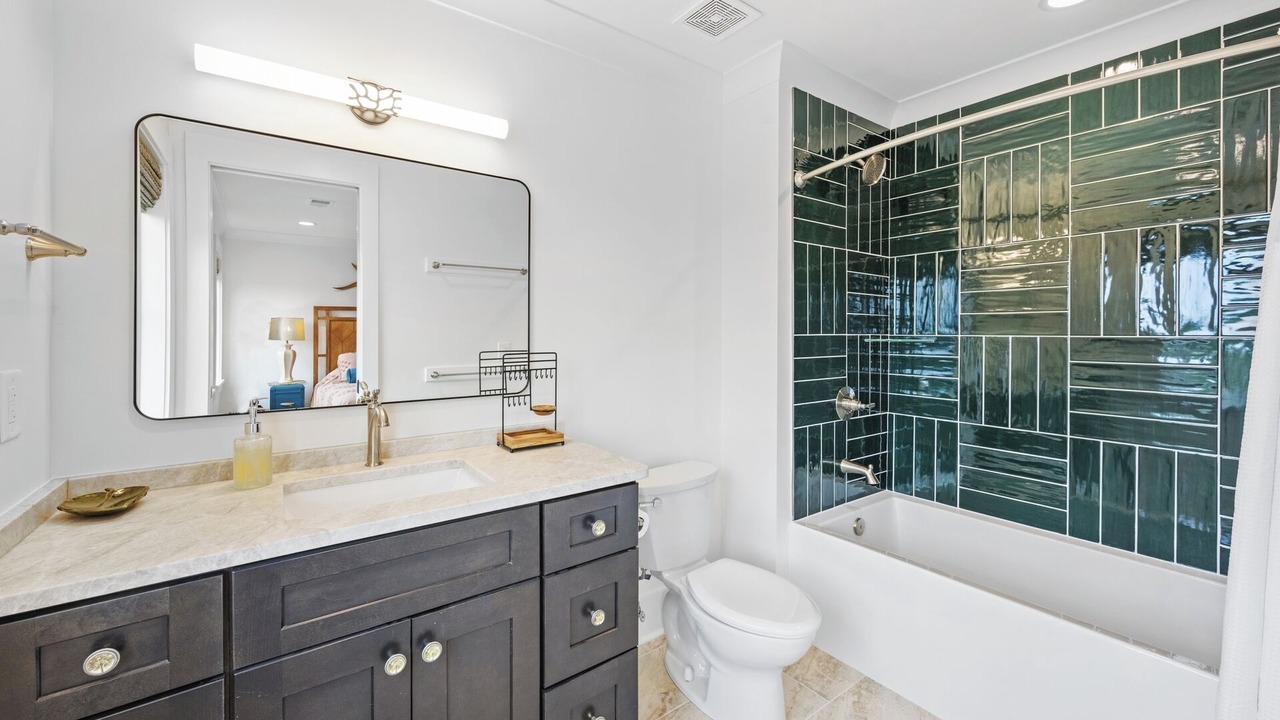 Photo of Bathroom in Debordieu Colony