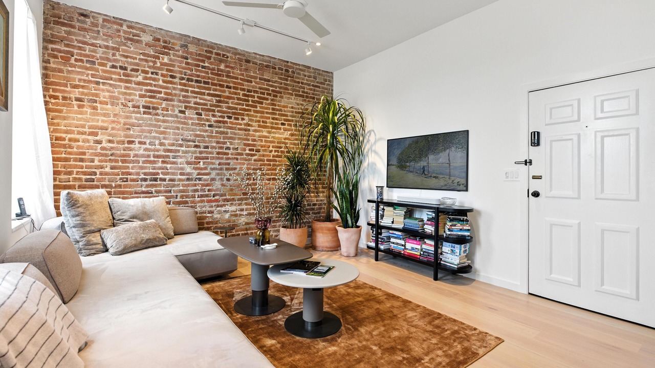 Photo of Livingroom in Harleston Village