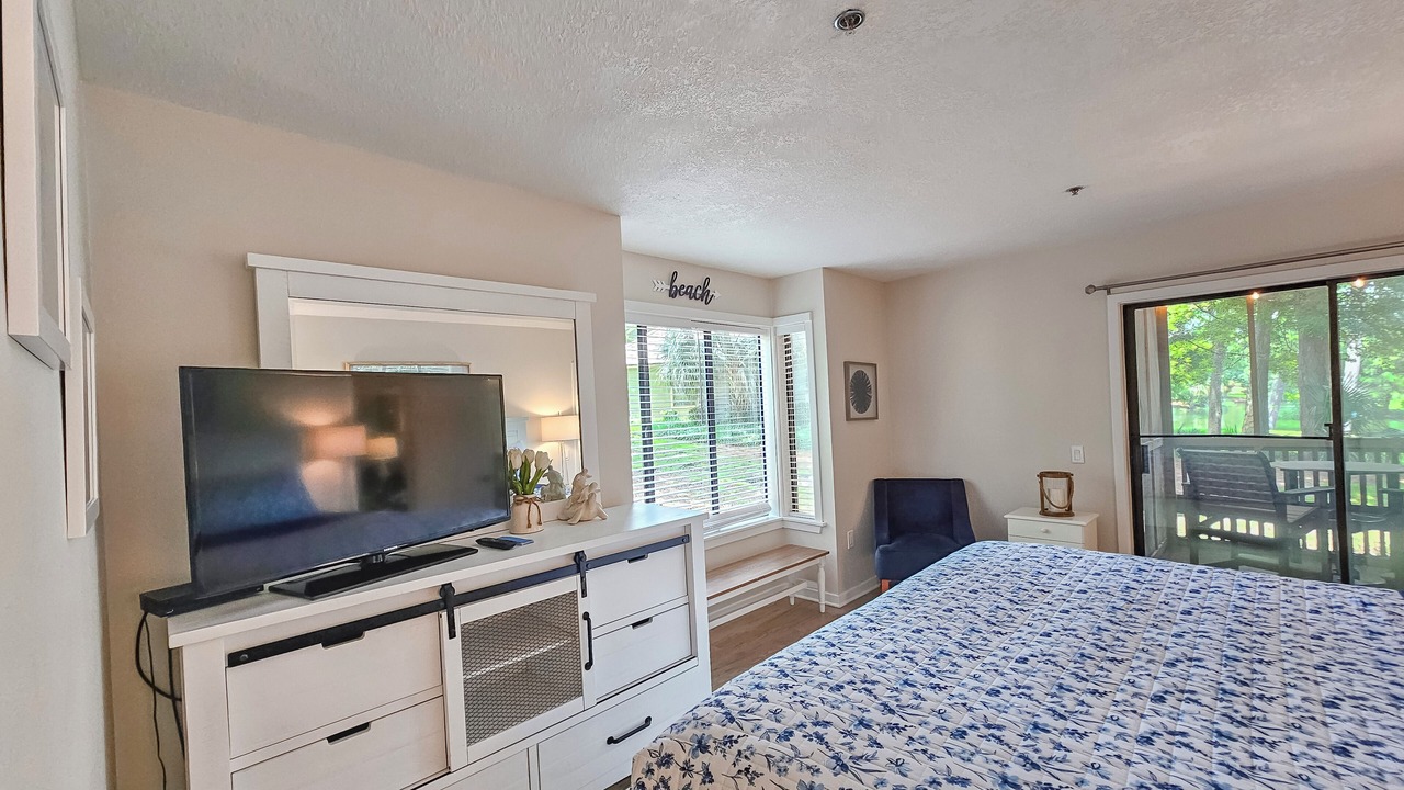 Photo of Bedroom in Arcadian Shores