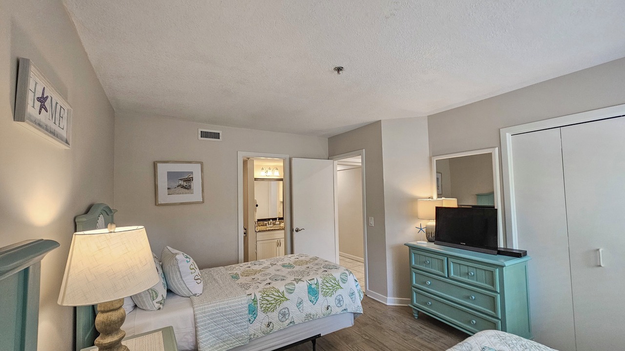 Photo of Bedroom in Arcadian Shores