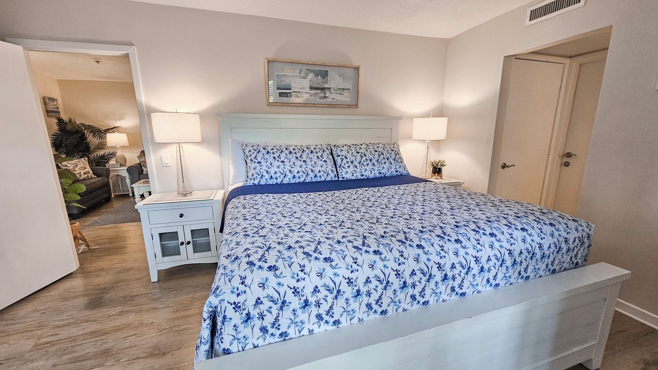 Photo of Bedroom in Arcadian Shores