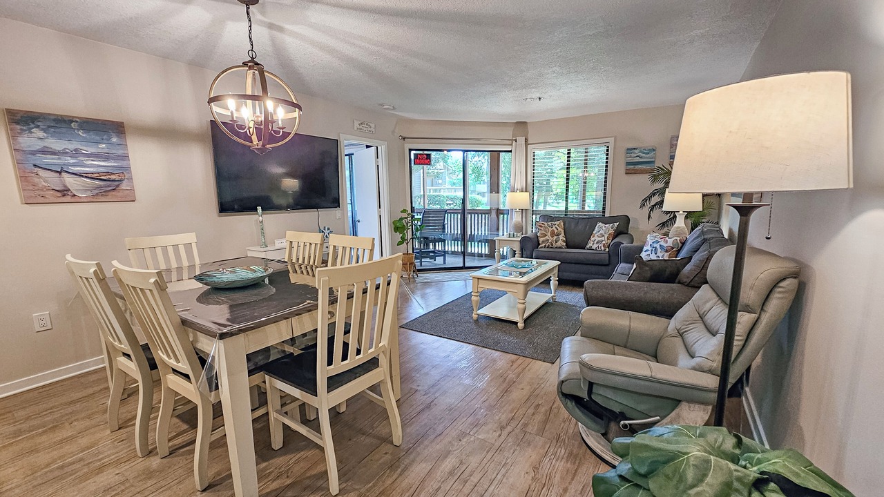 Photo of Livingroom in Arcadian Shores