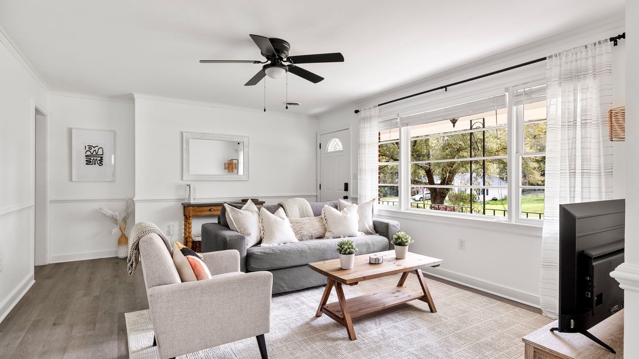 Photo of Livingroom in Hanahan