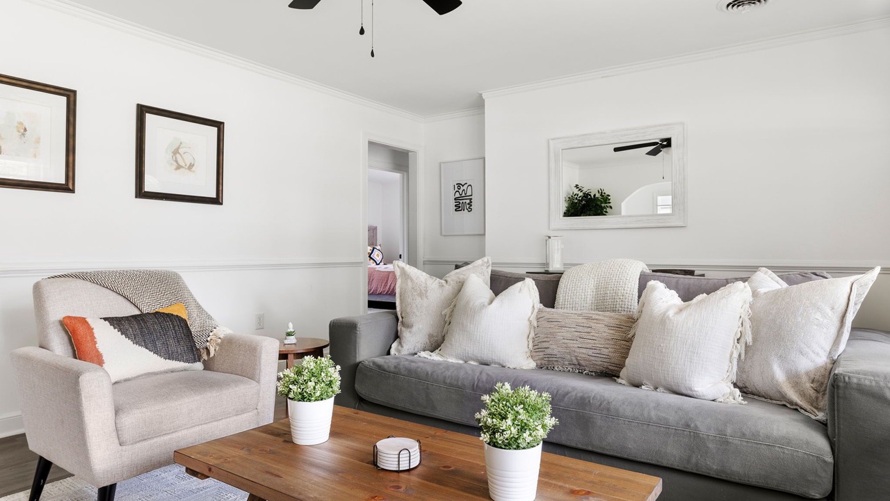 Photo of Livingroom in Hanahan