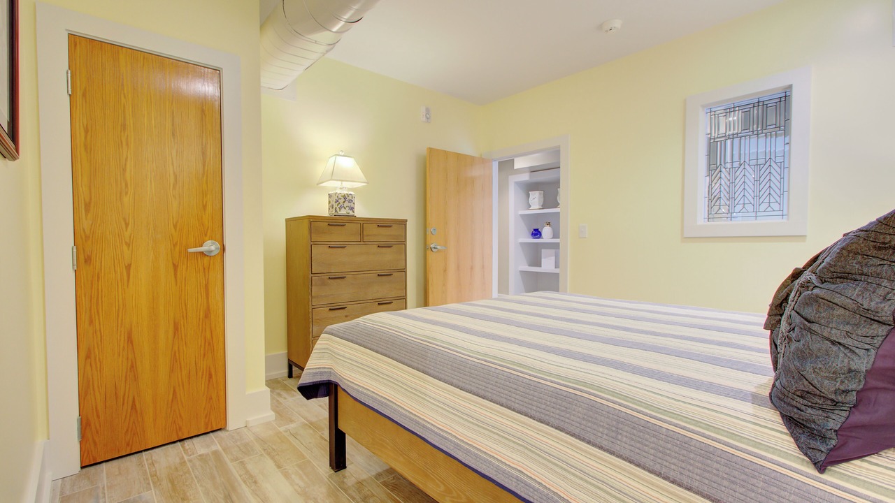 Photo of Bedroom in Charleston Historic District