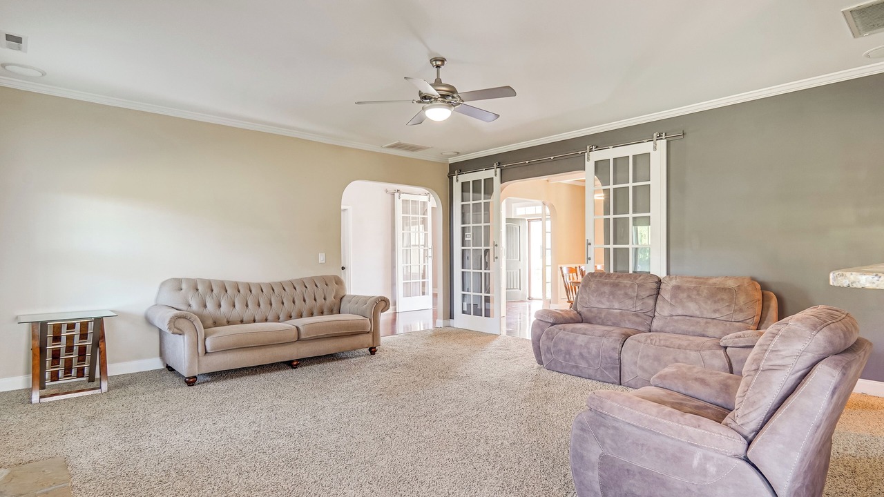 Photo of Livingroom in Five Points