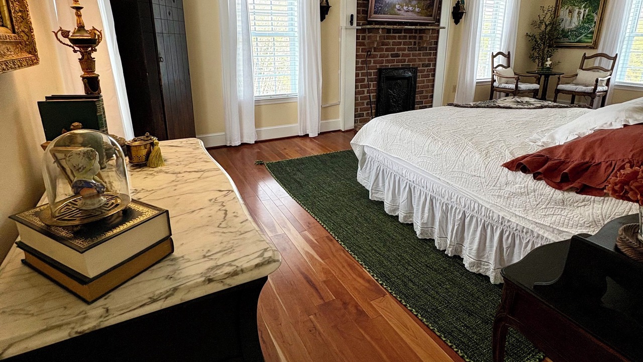 Photo of Bedroom in Andersonville