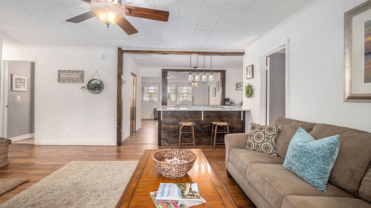 Photo of Livingroom in Mount Pleasant