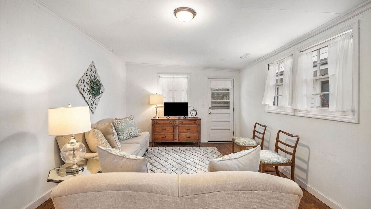 Photo of Livingroom in Mount Pleasant
