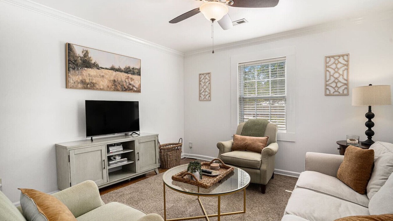 Photo of Livingroom in Mount Pleasant