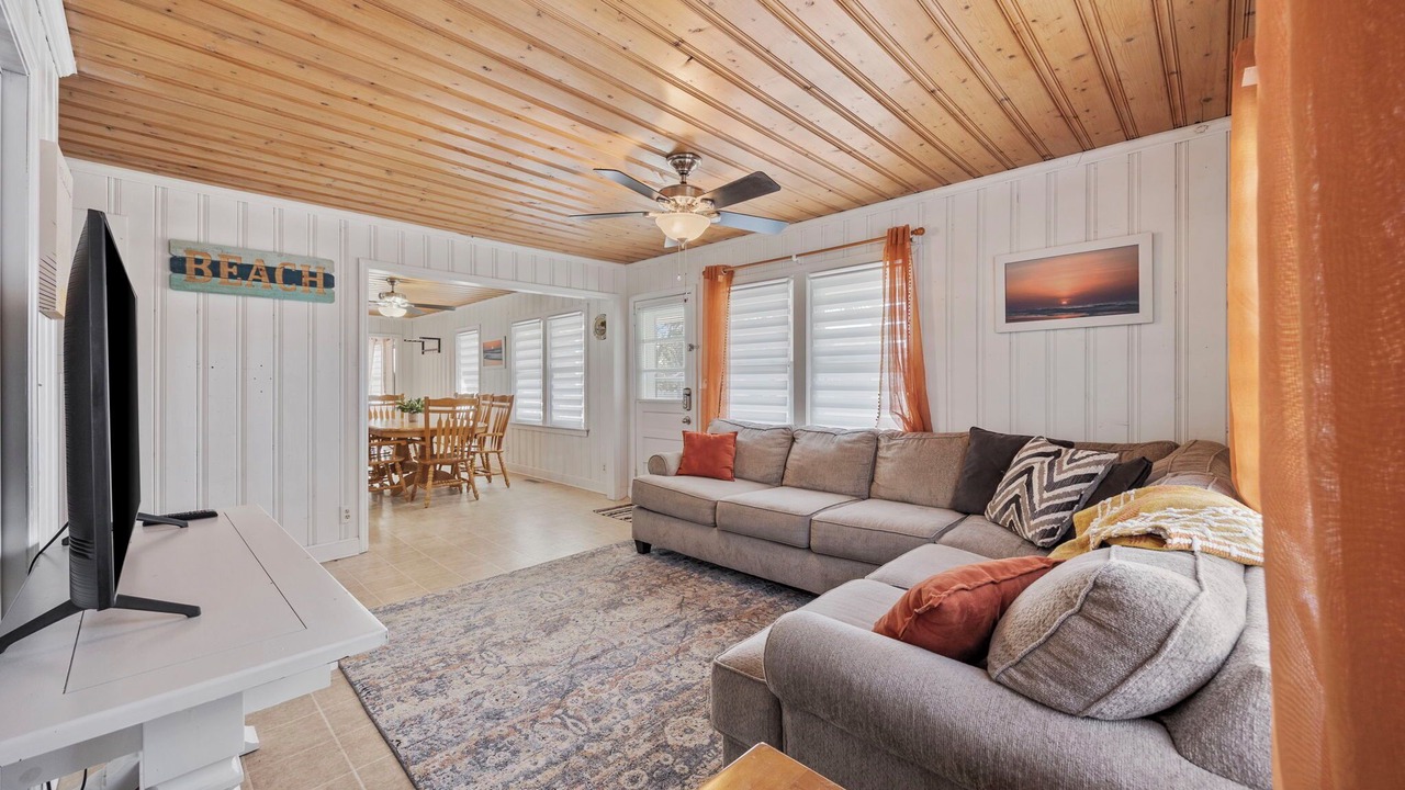 Photo of Livingroom in Atlantic Beach