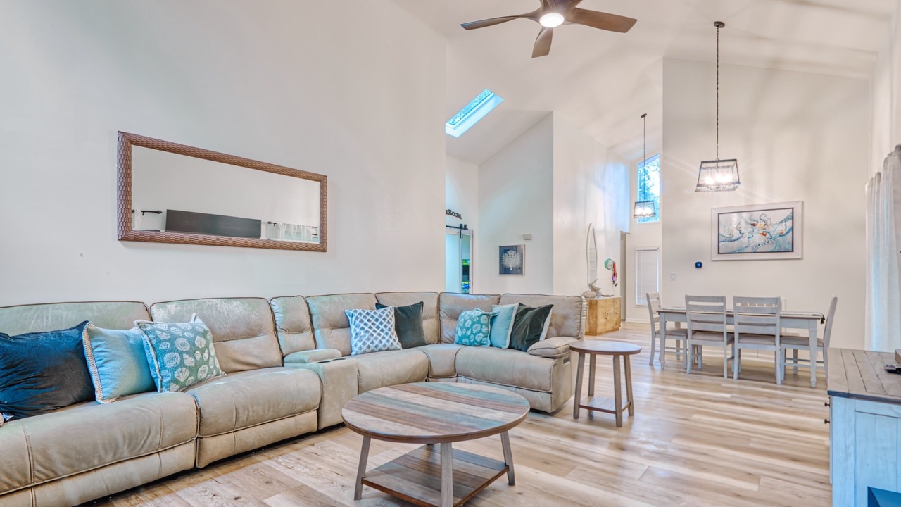 Photo of Livingroom in Arcadian Shores