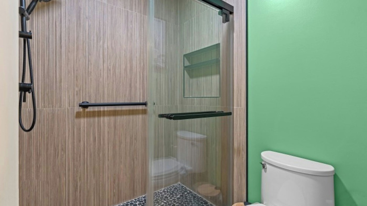 Photo of Bathroom in Arcadian Shores
