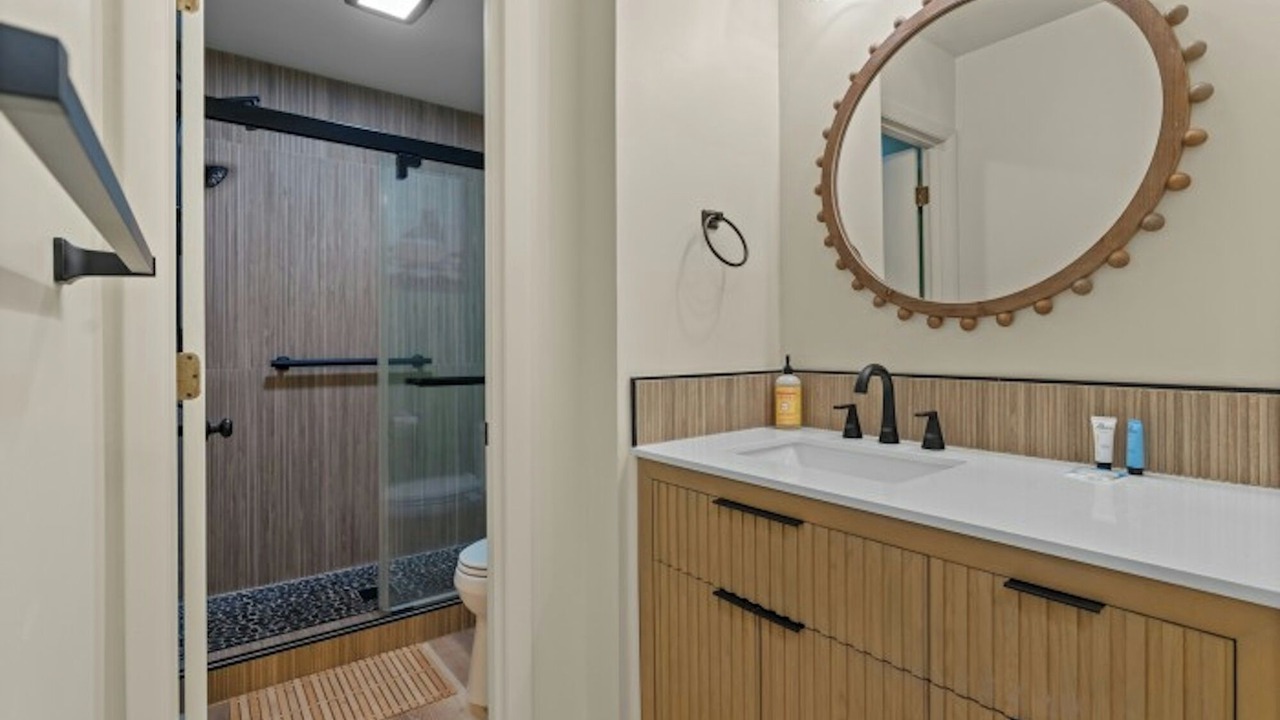 Photo of Bathroom in Arcadian Shores