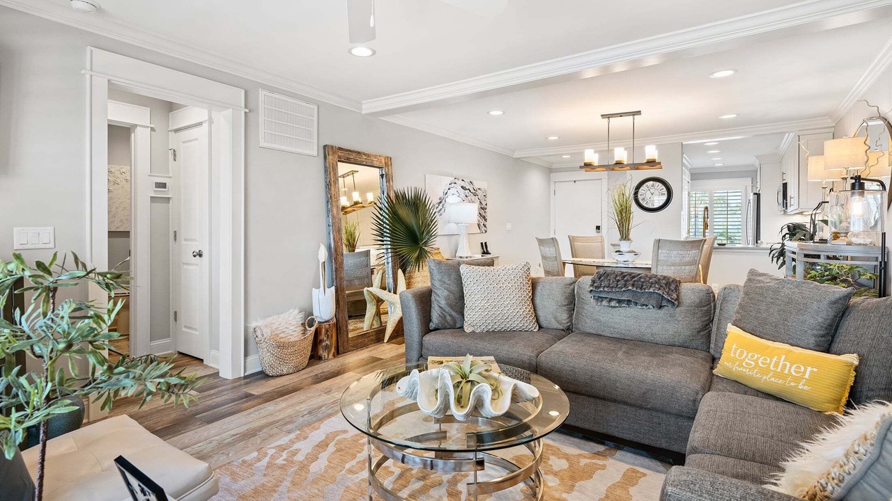 Photo of Livingroom in Oceanmarsh Subdivision