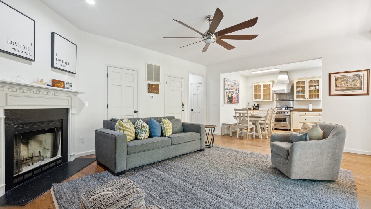 Photo of Livingroom in Sunset Point